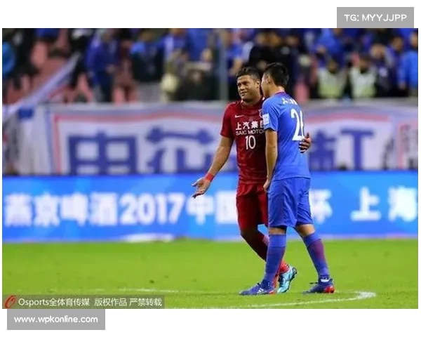 巴黎FC球员赛后与球迷亲密互动深情谢场展现团队精神 巴黎FC球员赛后与球迷亲密互动深情谢场展现团队精神