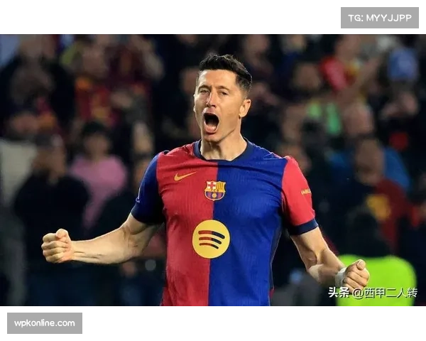 老将莱万宝刀未老 但体能下滑制约其全场高效发挥